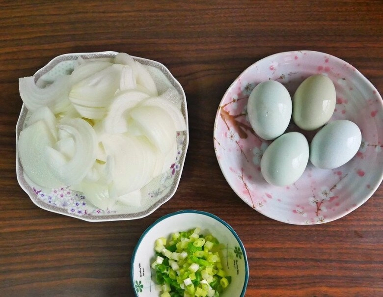 Trứng xào củ này vừa ngon lại rẻ tiền nhưng giúp chị em giảm cân còn đặc biệt trôi cơm - 1