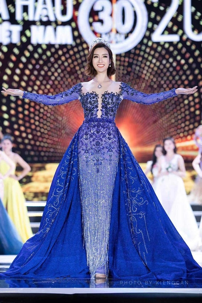 Từ chân trần đến dạ hội lấp lánh 7 chiếc váy final walk của hoa hậu việt khiến dân tình nhớ mãi - 13