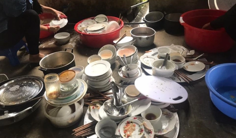 Về quê rửa 10 mâm bát nàng dâu dắt con đi thẳng lên phố mẹ chồng gọi điện nói câu làm cô hổ thẹn - 4