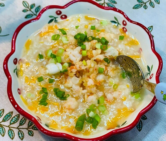 Vét tủ lạnh cơm nguội thừa rang mãi cũng chán đem nấu kiểu này được món ăn sáng siêu ngon giàu dinh dưỡng - 1
