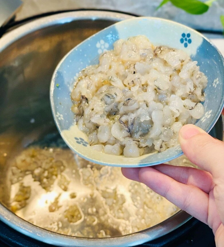 Vét tủ lạnh cơm nguội thừa rang mãi cũng chán đem nấu kiểu này được món ăn sáng siêu ngon giàu dinh dưỡng - 4