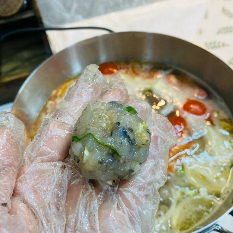 Vét tủ lạnh nhà còn ít tôm thịt đem nấu ngay thành món này được bữa ăn đổi gió chẳng cần đến cơm - 2