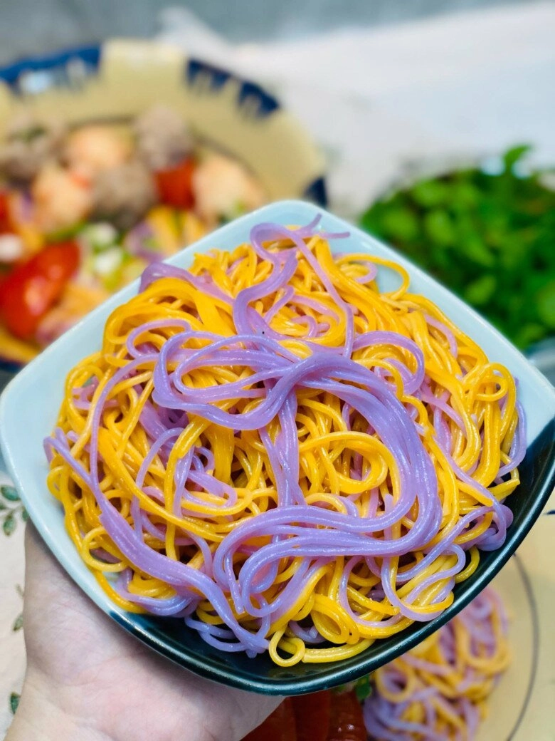 Vét tủ lạnh nhà còn ít tôm thịt đem nấu ngay thành món này được bữa ăn đổi gió chẳng cần đến cơm - 6