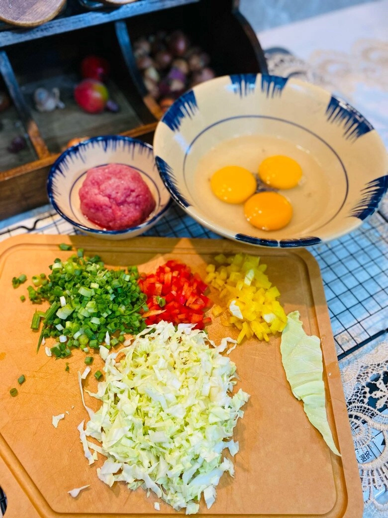 Vét tủ lạnh nhà còn ít trứng với rau củ làm ngay thành món này ăn với cơm vừa rẻ lại ngon bổ - 5