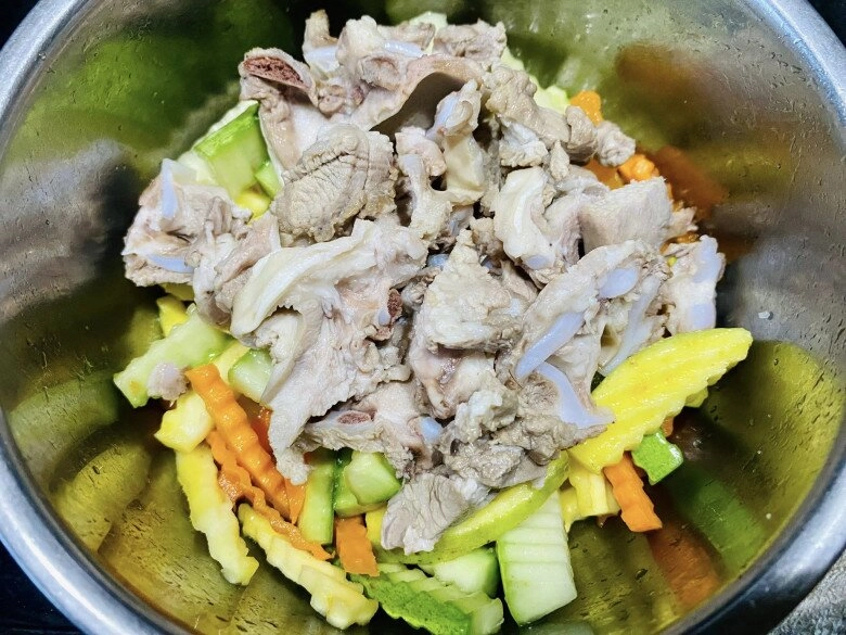 Vét tủ lạnh nhà thừa ít lưỡi lợn luộc đem ngay làm món nộm giòn ngon thanh mát giải nhiệt ngày hè - 4