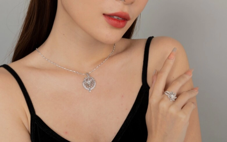 Vì sao người xưa dặn đeo vàng ngọc tay trái bạc tay phải bí quyết vừa sang đẹp vừa giàu có chính là đây - 12