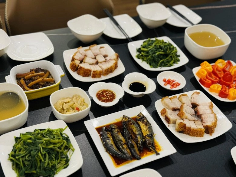 Vợ btv trần quang minh khoe mâm cơm nhà đông con ngon mắt bạn bè nhận xét trông như có cỗ - 4