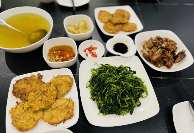 Vợ btv trần quang minh khoe mâm cơm nhà đông con ngon mắt bạn bè nhận xét trông như có cỗ - 6