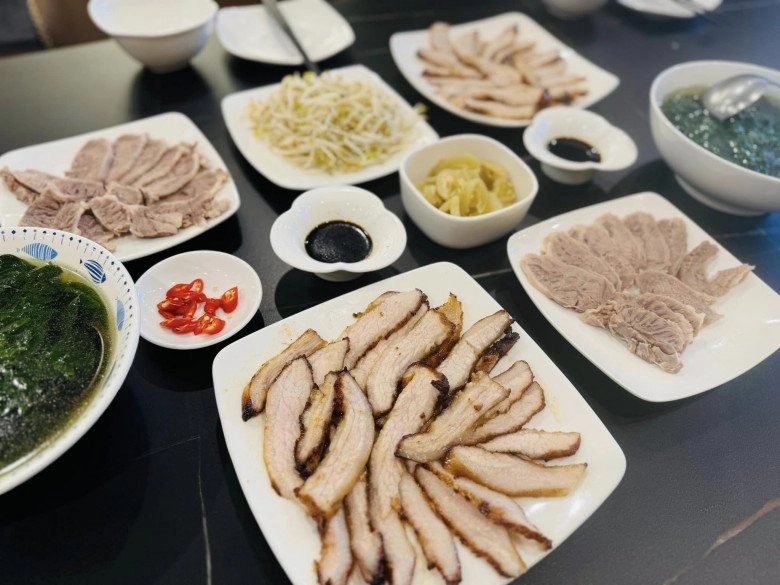 Vợ btv trần quang minh khoe mâm cơm nhà đông con ngon mắt bạn bè nhận xét trông như có cỗ - 7