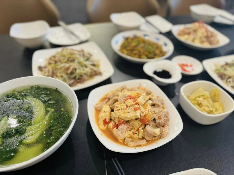 Vợ btv trần quang minh khoe mâm cơm nhà đông con ngon mắt bạn bè nhận xét trông như có cỗ - 9