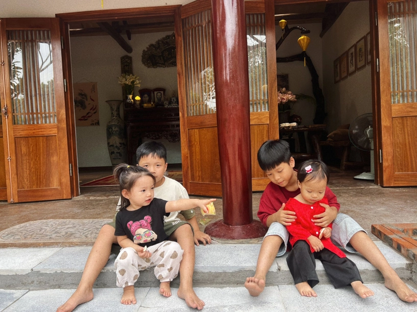 Vợ chồng hà nội cải tạo nhà cũ 40 năm thành nơi thờ tự dạy con nhớ về cội nguồn - 10