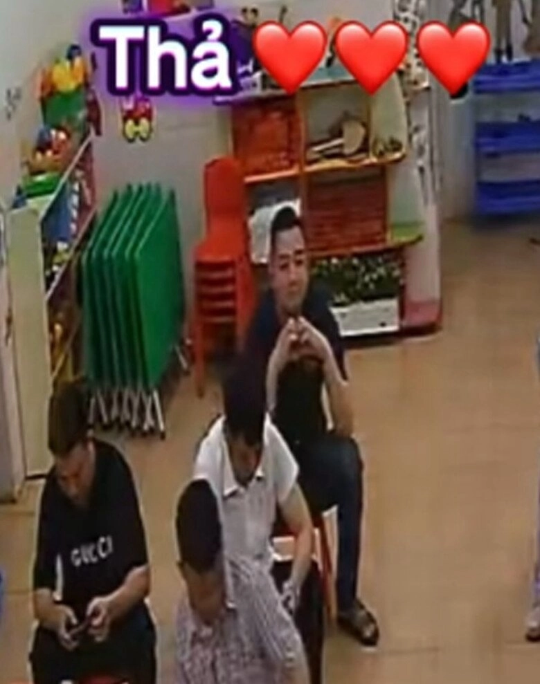 Vợ công khai đoạn video chồng có hành động thả thính khi đi họp phụ huynh cho con cõi mạng bùng nổ bình luận - 3
