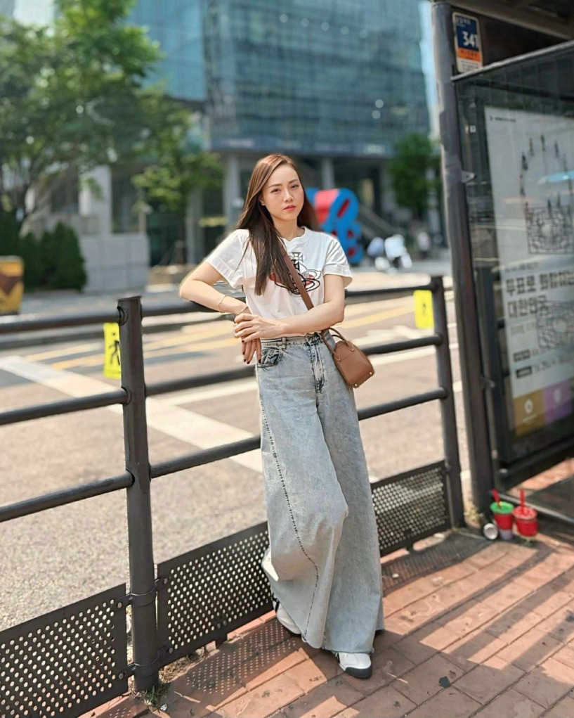 Vợ công lý diện loạt đồ phong cách giàu ngầm trên phố hàn quốc - 5