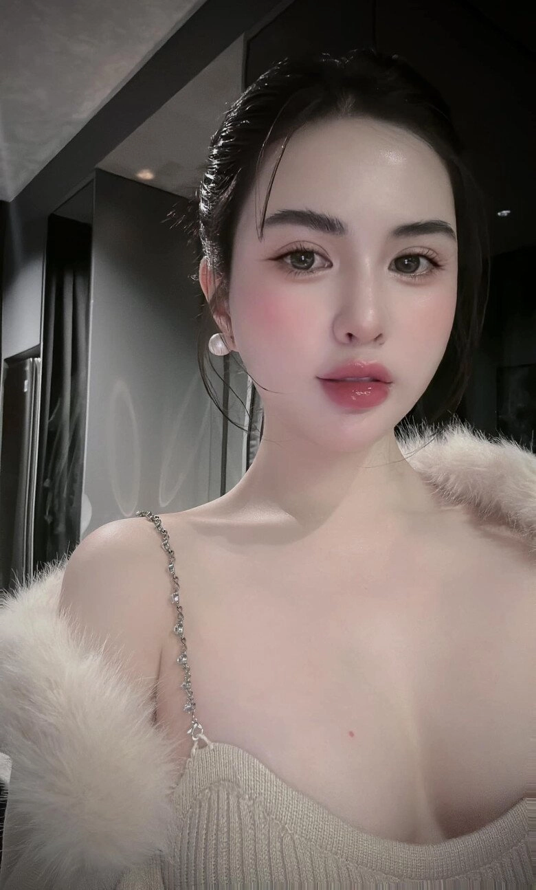 Vợ cũ việt anh u40 lên đồ vẫn trẻ như gái đôi mươi được khen quyến rũ không kém ngọc trinh - 4