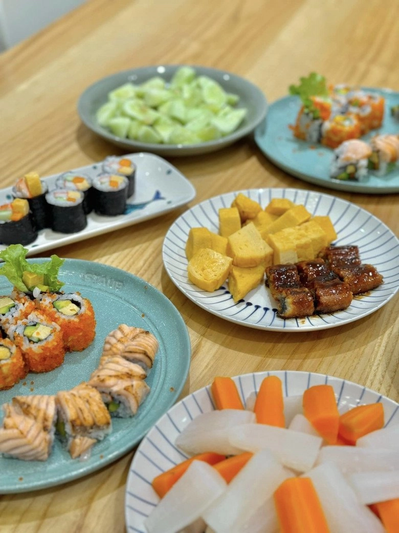 Vợ đạo diễn người phán xử làm cả mâm đồ ăn nhật đẹp tuyệt được khen là người vợ trong mơ - 1