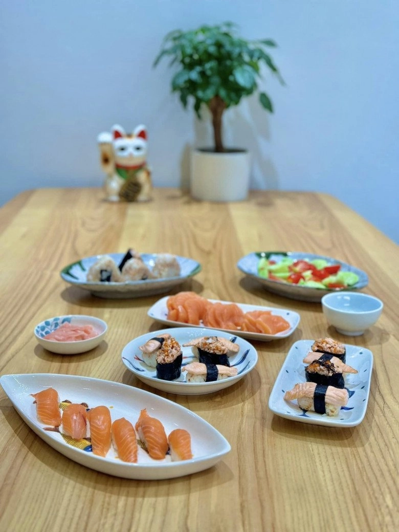 Vợ đạo diễn người phán xử làm cả mâm đồ ăn nhật đẹp tuyệt được khen là người vợ trong mơ - 10