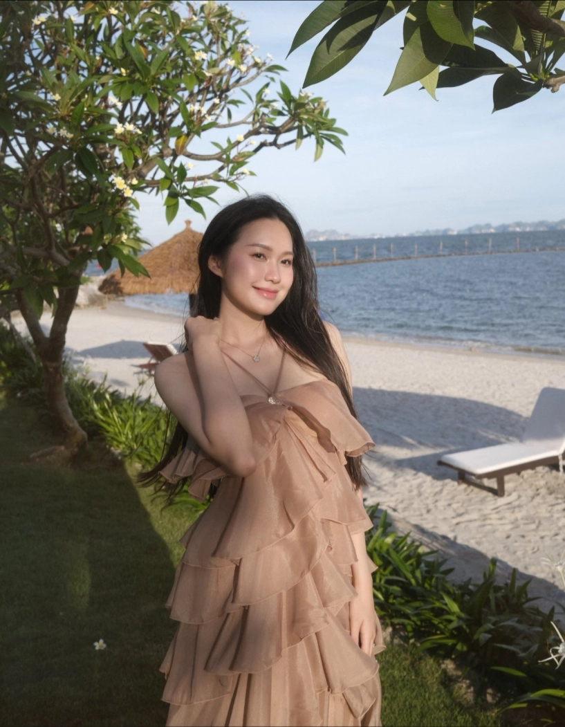 Vợ đoàn văn hậu lên cân gu thời trang ngày càng quyến rũ - 3