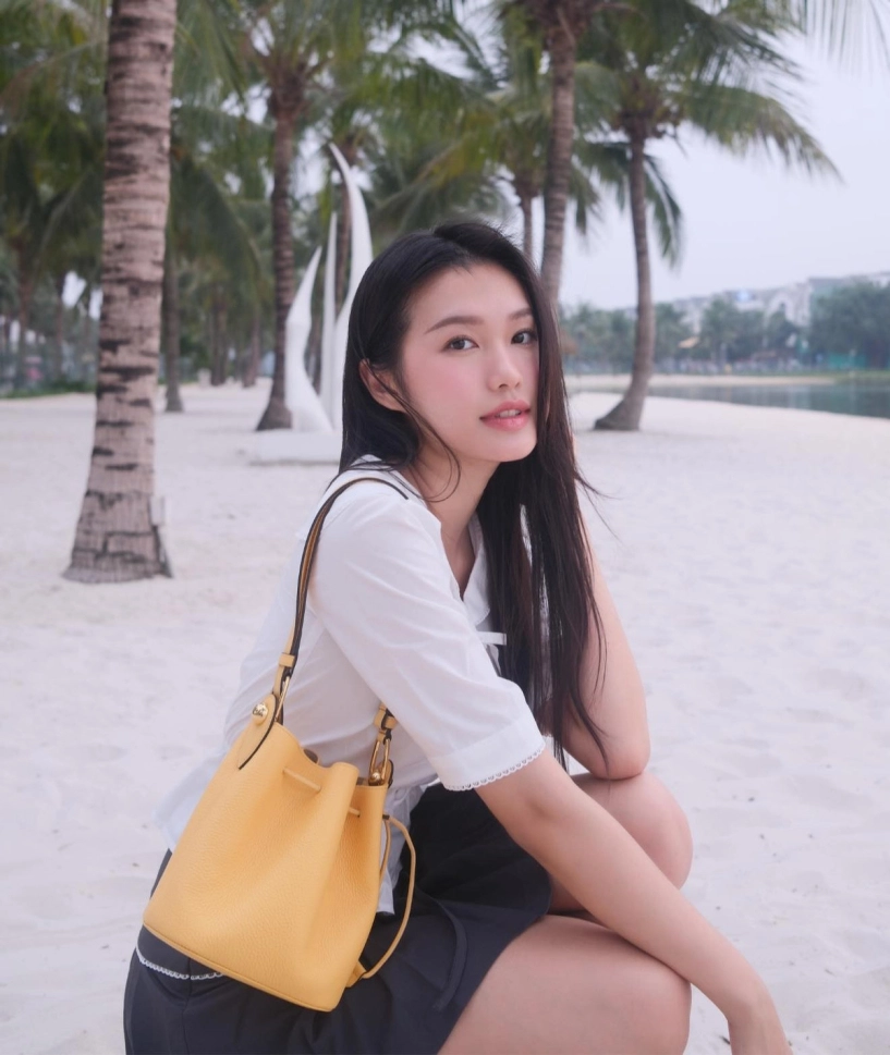 Vợ đoàn văn hậu lên cân gu thời trang ngày càng quyến rũ - 9