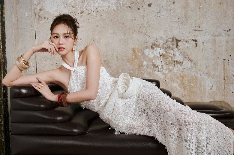 Vợ kém 12 tuổi của diễn viên anh đức đi sự kiện váy áo xinh như hoa hậu đời thường mặc giản dị vẫn toả nắng - 4