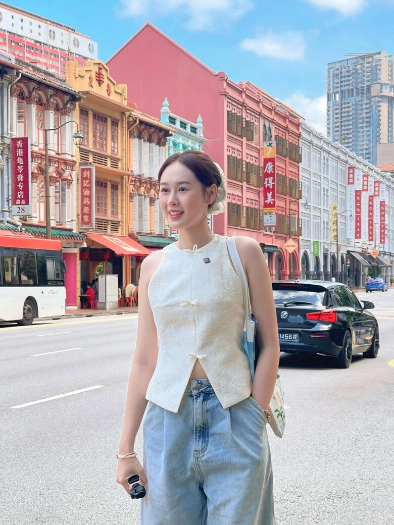 Vợ kém 12 tuổi của diễn viên anh đức đi sự kiện váy áo xinh như hoa hậu đời thường mặc giản dị vẫn toả nắng - 5