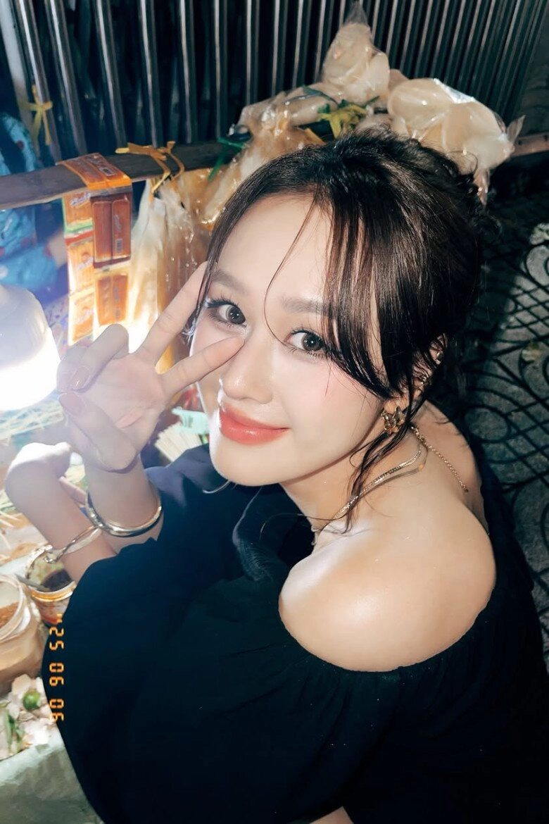 Vợ kém 12 tuổi của diễn viên anh đức đi sự kiện váy áo xinh như hoa hậu đời thường mặc giản dị vẫn toả nắng - 8