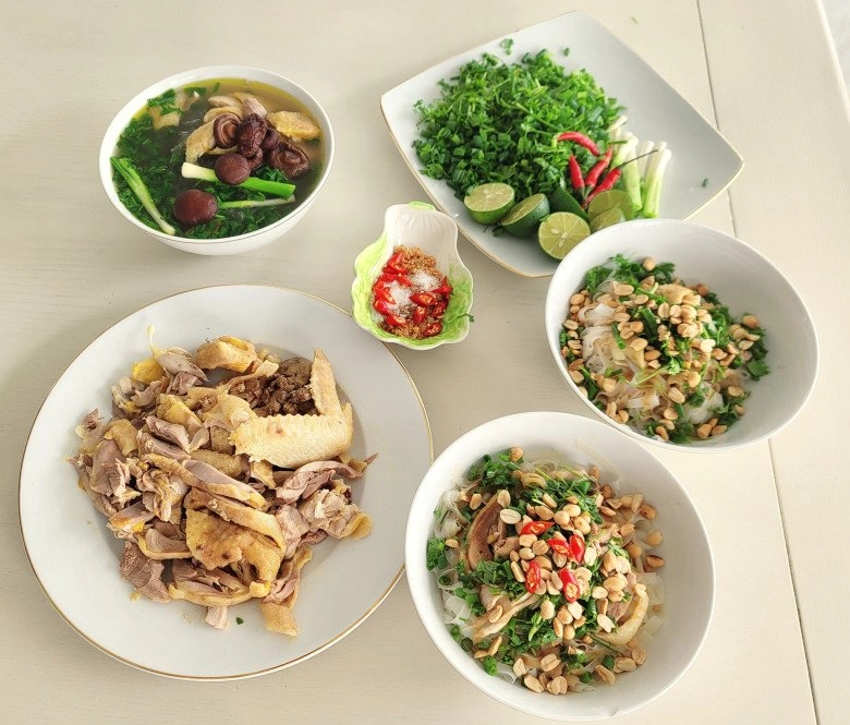 Vợ mạnh trường khoe 2 món ngon ngọt với gà đồi bà xã hồng đăng góp vui bữa ăn hấp dẫn không kém - 1