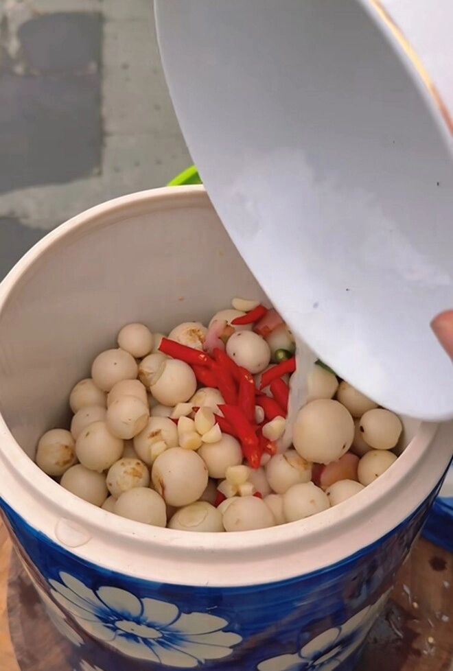 Vợ mạnh trường phơi cà một nắng ở biệt thự lên mâm toàn món dân dã mà ăn gì cũng thấy ngon - 10