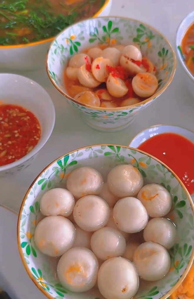Vợ mạnh trường phơi cà một nắng ở biệt thự lên mâm toàn món dân dã mà ăn gì cũng thấy ngon - 14