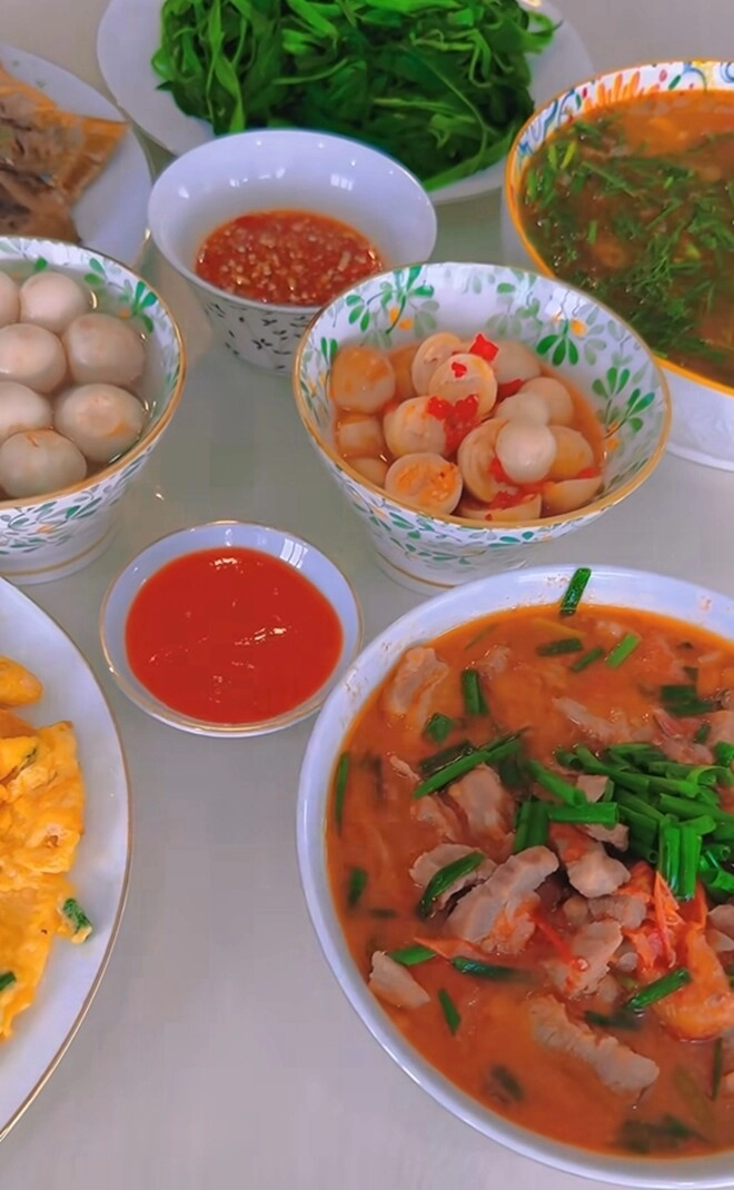 Vợ mạnh trường phơi cà một nắng ở biệt thự lên mâm toàn món dân dã mà ăn gì cũng thấy ngon - 16