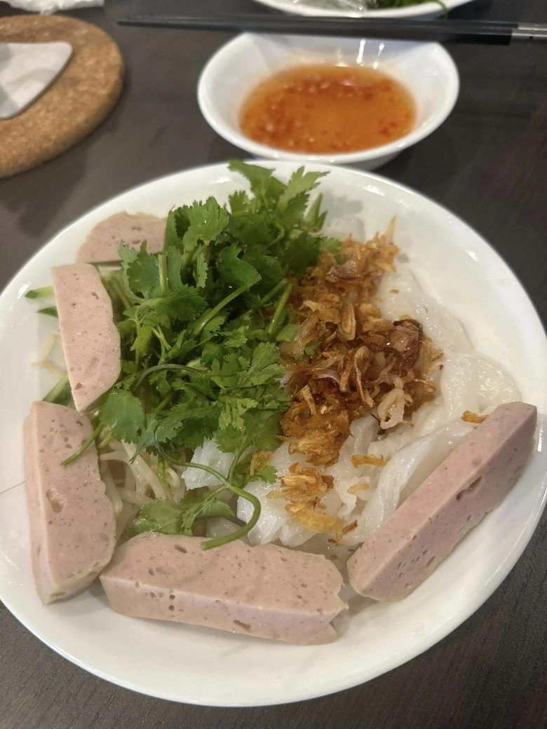 Vợ trẻ lam trường hay ăn hàng giờ lao vào bếp nấu bữa cơm nhà giản dị hóa ra đảm cỡ này - 7