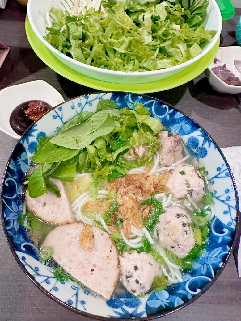 Vợ trẻ lam trường hay ăn hàng giờ lao vào bếp nấu bữa cơm nhà giản dị hóa ra đảm cỡ này - 13