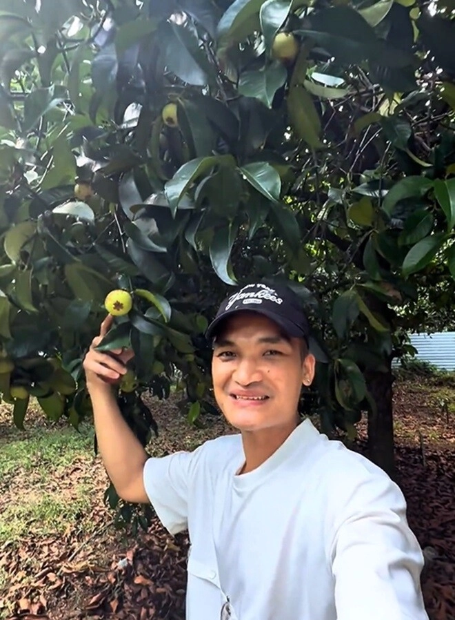Vườn sầu riêng măng cụt rộng thênh thang của hoài linh mạc văn khoa về ăn ngập mồm đoạn khui trái ai cũng cười lăn - 2