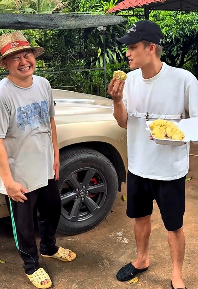 Vườn sầu riêng măng cụt rộng thênh thang của hoài linh mạc văn khoa về ăn ngập mồm đoạn khui trái ai cũng cười lăn - 14