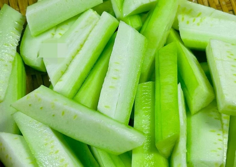 Xào mướp điều tối kỵ là cho trực tiếp vào chảo chỉ cần thêm 2 bước mướp xanh mướt không thâm đen không chảy nước - 2