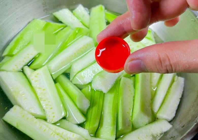 Xào mướp điều tối kỵ là cho trực tiếp vào chảo chỉ cần thêm 2 bước mướp xanh mướt không thâm đen không chảy nước - 3