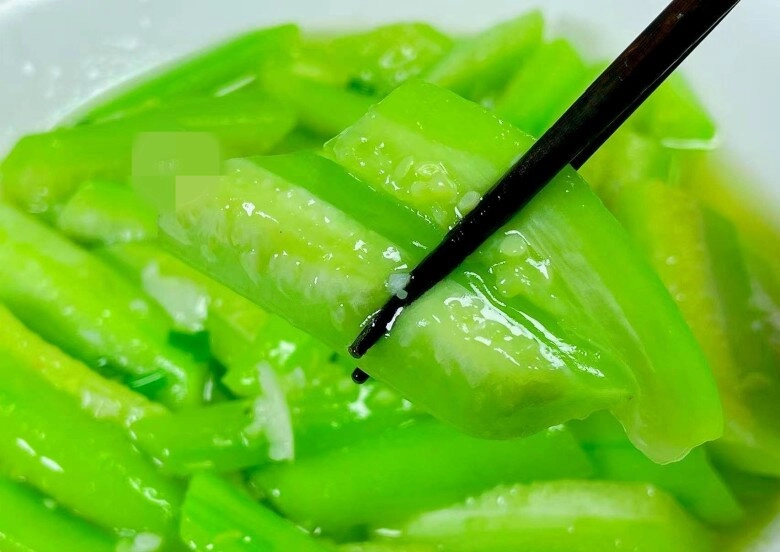 Xào mướp điều tối kỵ là cho trực tiếp vào chảo chỉ cần thêm 2 bước mướp xanh mướt không thâm đen không chảy nước - 5