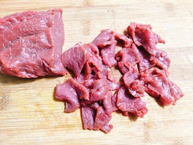Xào thịt bò bao năm cứ bị dai nghe đầu bếp nói tôi mới biết mình làm sai 3 thứ này sẽ khiến bò mềm ngon - 1