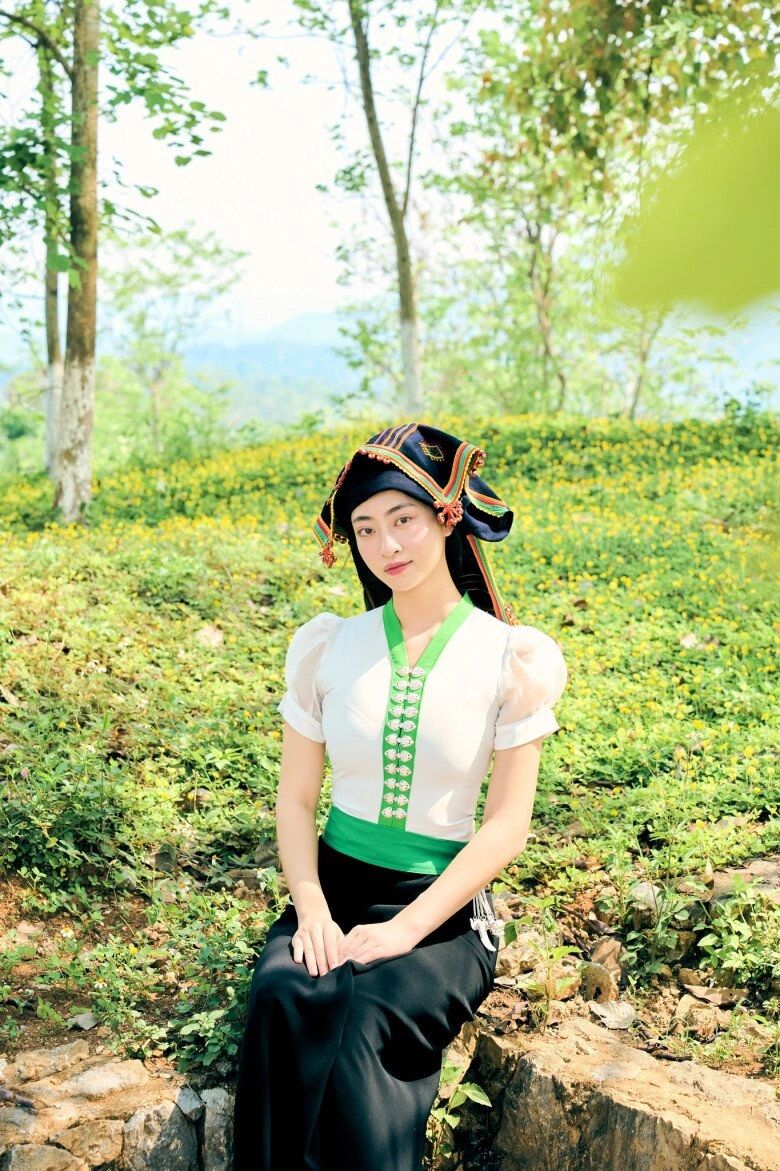 Xuất hiện cô gái đồng bào thái mặc đồ truyền thống độc đáo đẹp phát sáng hoá ra là hoa hậu tiến sĩ đình đám - 3