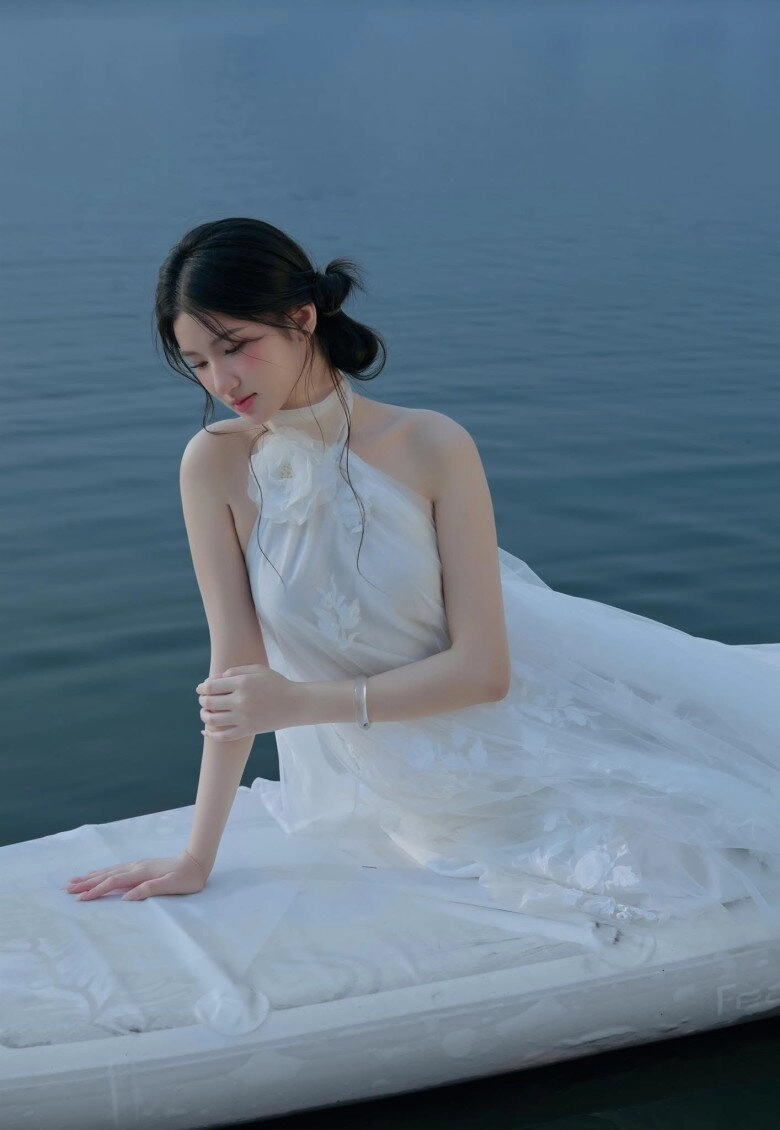 Xuất hiện em gái sinh đôi của thần tiên tỷ tỷ phương nhi được diện chiếc váy trăm triệu trên sàn catwalk - 10