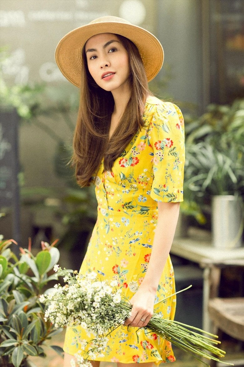 Xuống phố sáng thứ 7 với váy hoa sặc sỡ như tăng thanh hà mặc sao để trông điệu đà mà không sến - 10