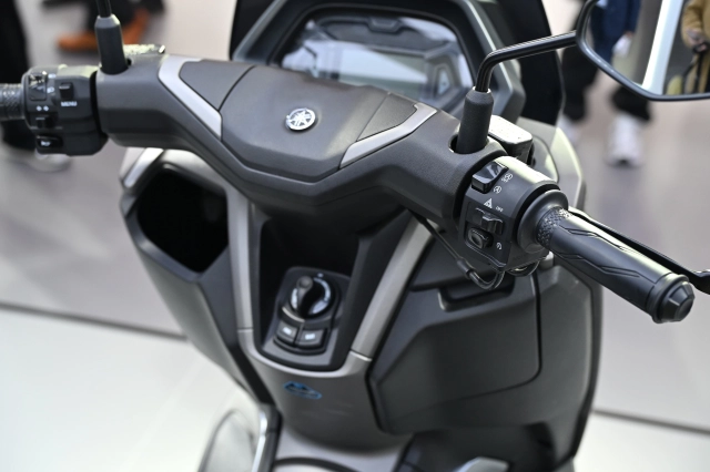 Yamaha mạnh dạn mang mẫu xe ga 155cc mới vào thị trường tỷ dân với giá bán gần 100 triệu đồng - 7