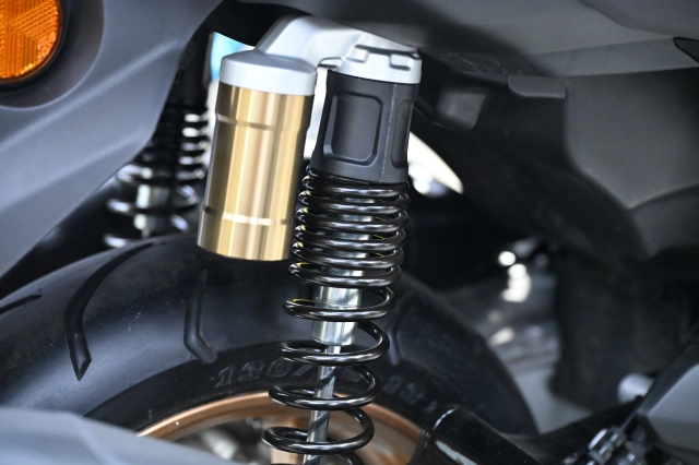 Yamaha mạnh dạn mang mẫu xe ga 155cc mới vào thị trường tỷ dân với giá bán gần 100 triệu đồng - 10
