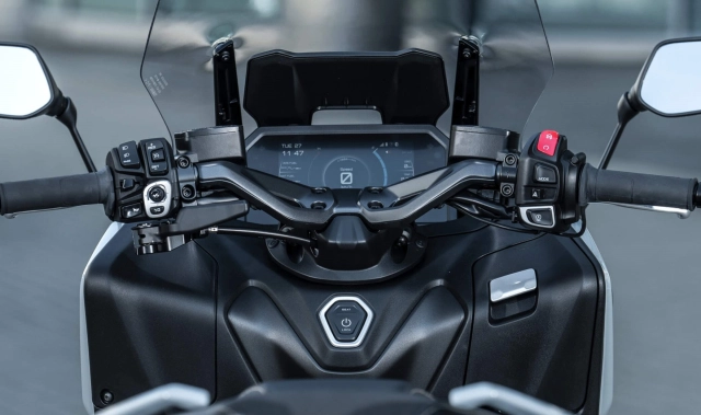Yamaha tmax560 2025 ra mắt mang phong cách thể thao chuẩn mực xe tay ga cao cấp - 4