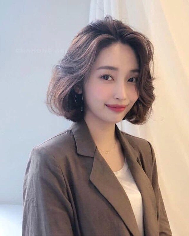 10 kiểu tóc xoăn giúp chị em trẻ ra 10 tuổi được yêu thích nhất năm 2025 - 9
