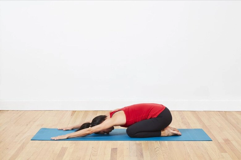 10 tư thế yoga giúp chị em đốt cháy mỡ thừa trong ngày hè nắng nóng muốn vừa khỏe vừa xinh phải biết - 11