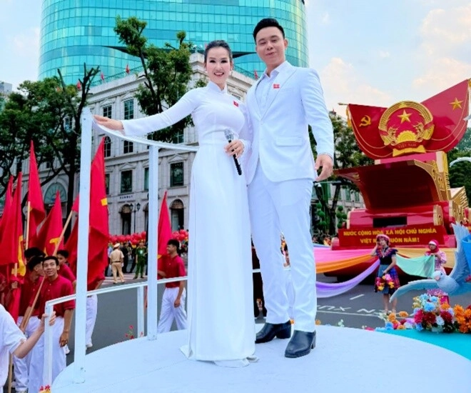 2 ca sĩ bị dân mạng so kè khi hát cùng ca khúc trong lễ diễu binh võ hạ trâm cứu duyên quỳnh 1 bàn thua - 1