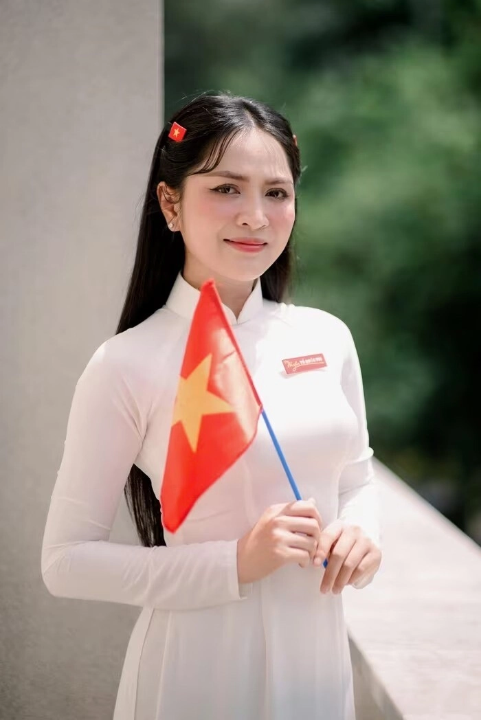 2 ca sĩ bị dân mạng so kè khi hát cùng ca khúc trong lễ diễu binh võ hạ trâm cứu duyên quỳnh 1 bàn thua - 8