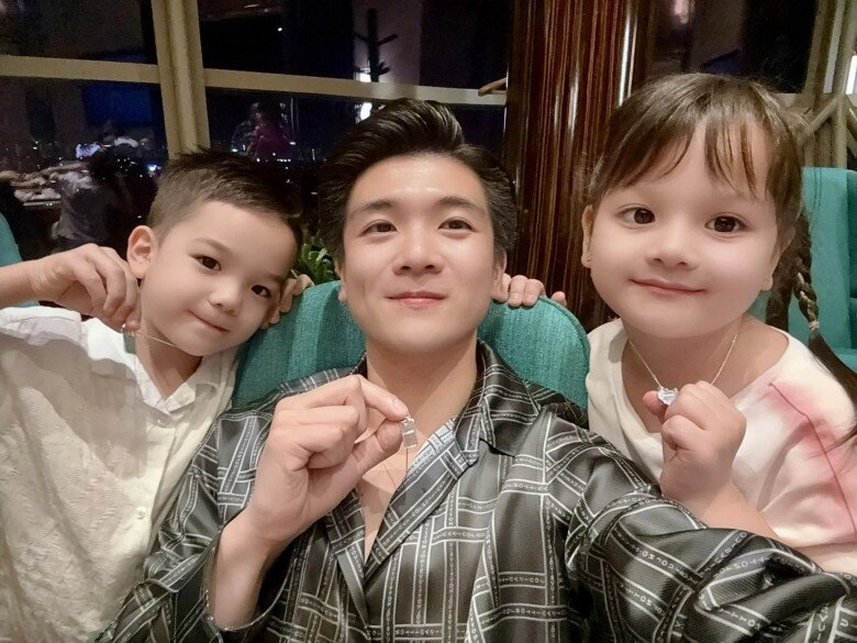 2 cháu nội bầu hiển chính thức vào lớp 1 được bố đầu tư chuẩn rich kid lớn lên trong biệt thự trăm tỷ đồng - 5