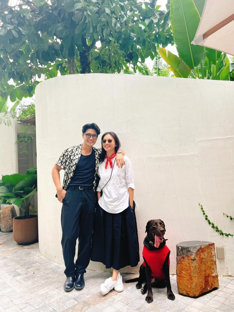 2 đả nữ gắn bó với cuộc đời johnny trí nguyễn người ở bên 15 năm không màng danh phận người làm mẹ ở tuổi u50 - 7