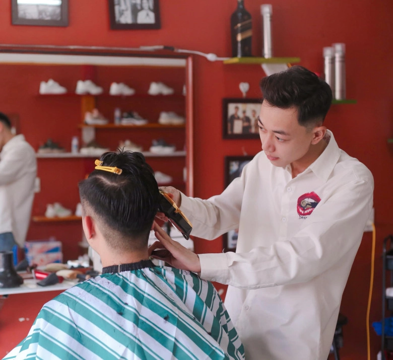 2 nam ca sĩ 9x vinh dự hát trong lễ diễu binh đông hùng hạnh phúc bên vợ con double2t từng là thợ cắt tóc - 4